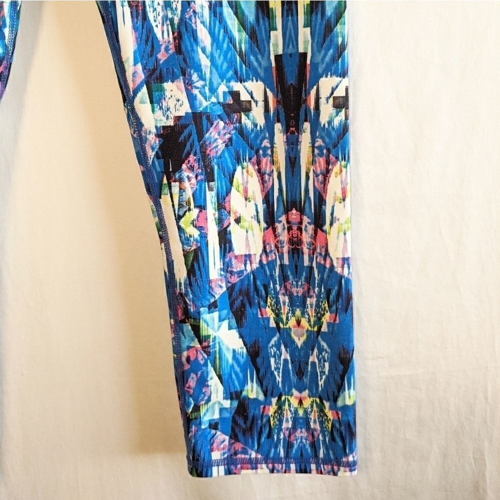 Fabletics Salar Capri Reef Cropped Leggings Small - Picture 4 of 6